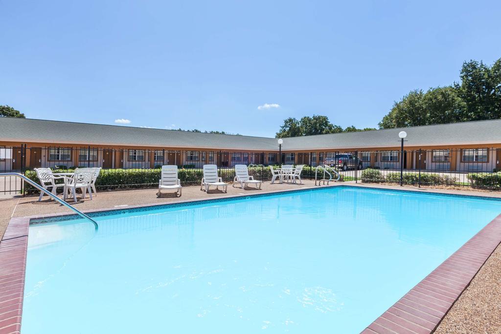 Days Inn Gun Barrel City Buitenkant foto