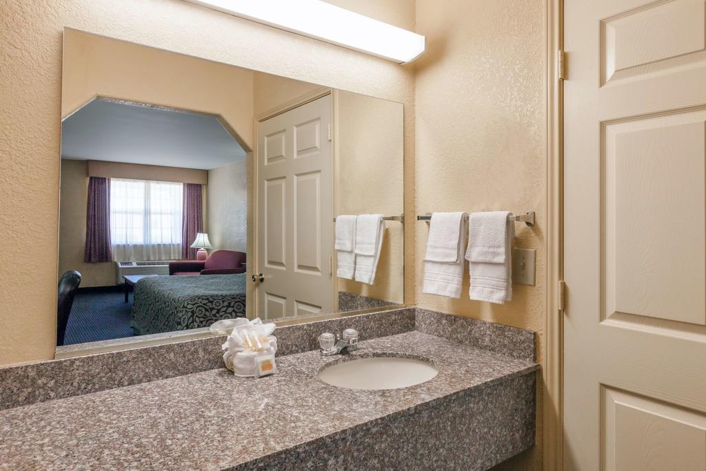 Days Inn Gun Barrel City Buitenkant foto